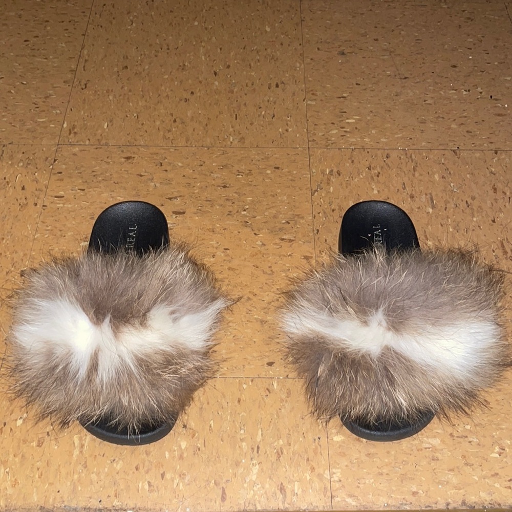 Gsuwoo Fur Slides